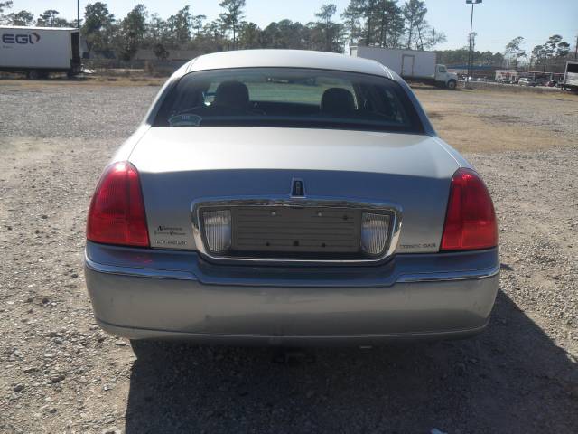 2006 Lincoln Town Car DOWN 4.9 WAC