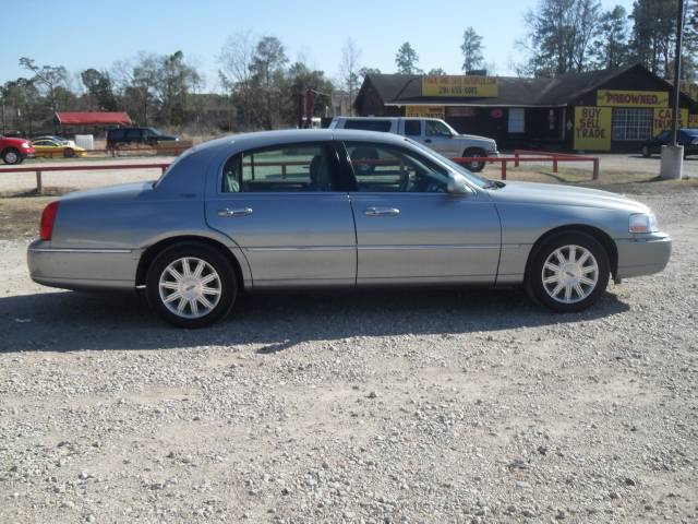 2006 Lincoln Town Car DOWN 4.9 WAC