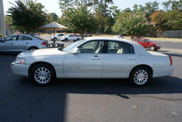 2006 Lincoln Town Car DOWN 4.9 WAC