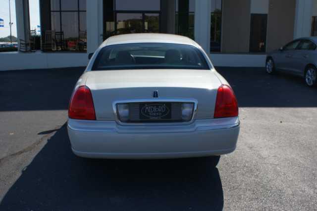 2006 Lincoln Town Car DOWN 4.9 WAC
