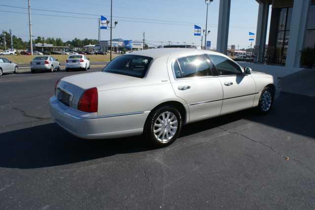 2006 Lincoln Town Car DOWN 4.9 WAC