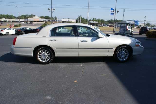 2006 Lincoln Town Car DOWN 4.9 WAC