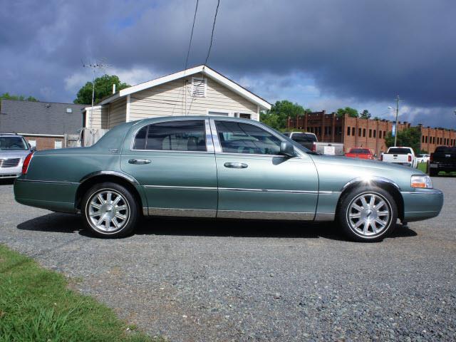2006 Lincoln Town Car Ram 1500 Magnum