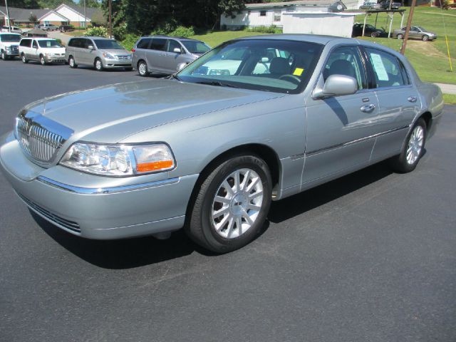 2006 Lincoln Town Car DOWN 4.9 WAC