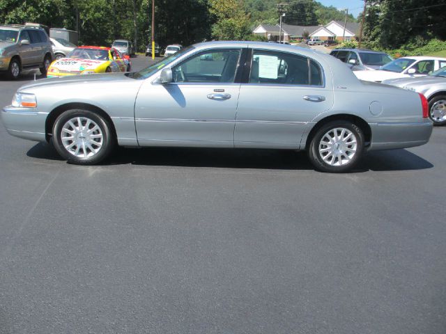 2006 Lincoln Town Car DOWN 4.9 WAC
