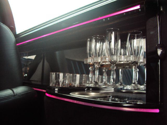 2007 Lincoln Town Car 1990 Nissan GS