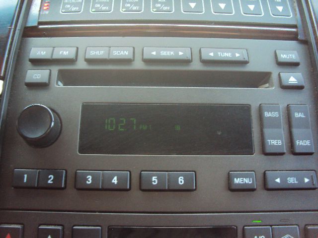 2007 Lincoln Town Car 1990 Nissan GS