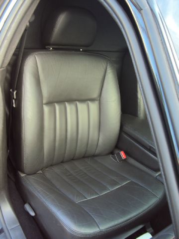 2007 Lincoln Town Car 1990 Nissan GS