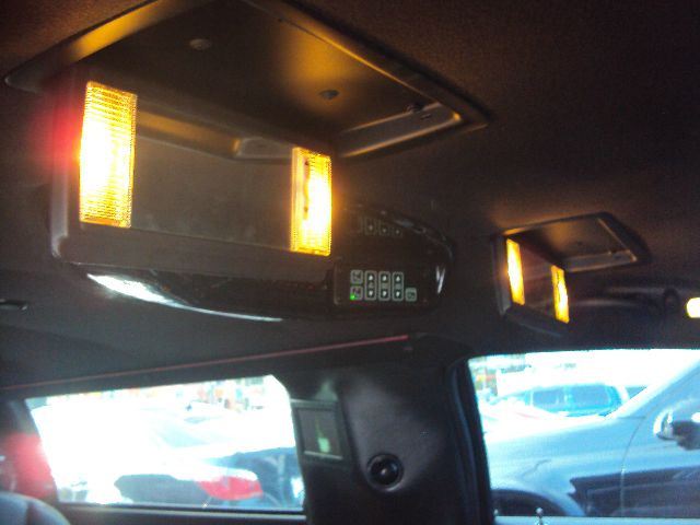 2007 Lincoln Town Car 1990 Nissan GS