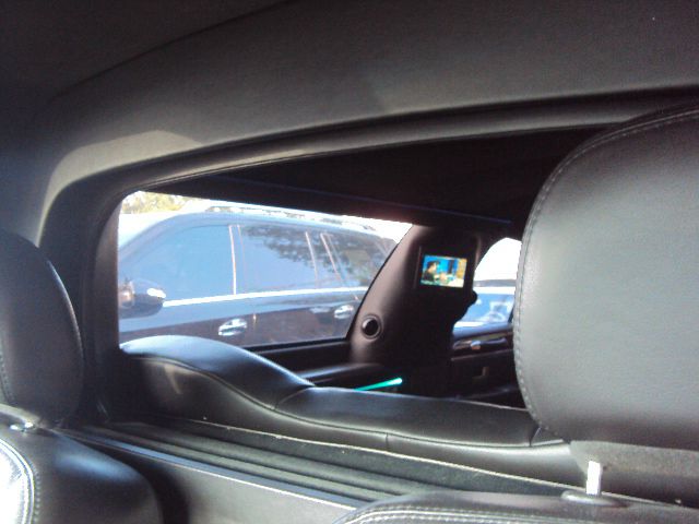 2007 Lincoln Town Car 1990 Nissan GS