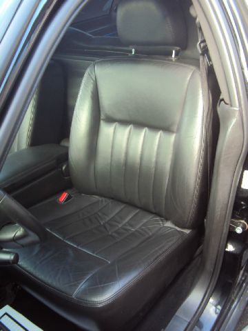 2007 Lincoln Town Car 1990 Nissan GS