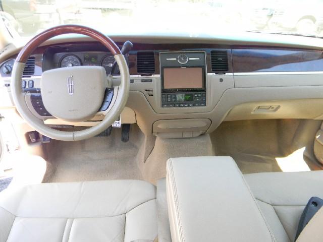 2007 Lincoln Town Car Ram 1500 Magnum