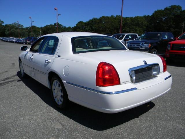 2007 Lincoln Town Car Ram 1500 Magnum
