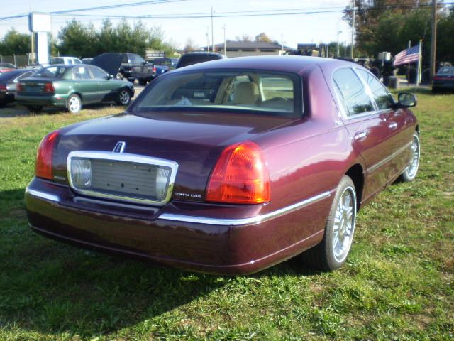 2007 Lincoln Town Car DOWN 4.9 WAC