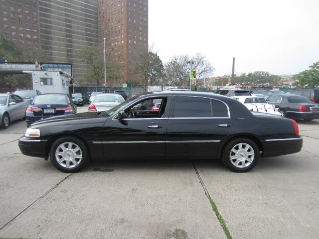 2007 Lincoln Town Car Club Cab 155 WB HD