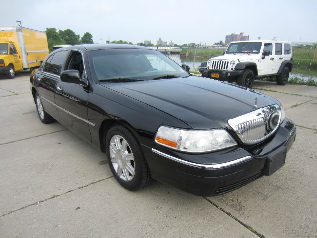 2007 Lincoln Town Car Club Cab 155 WB HD