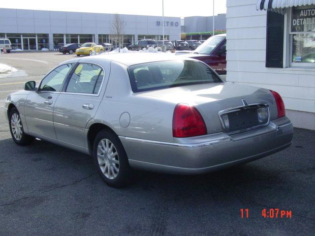 2007 Lincoln Town Car DOWN 4.9 WAC