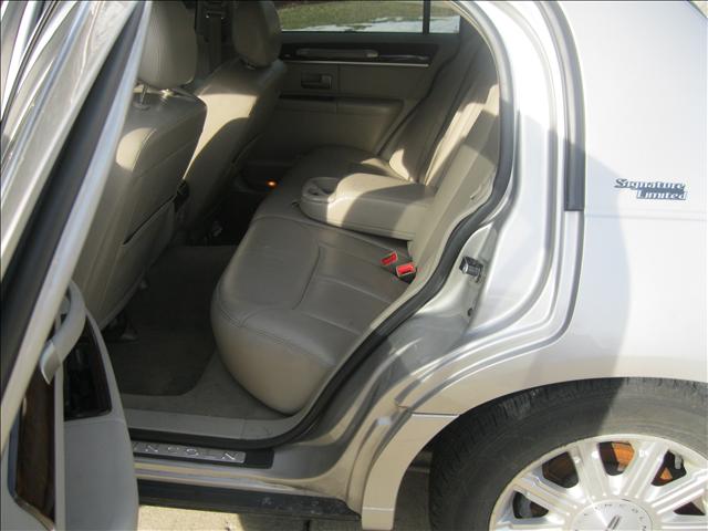 2007 Lincoln Town Car Unknown