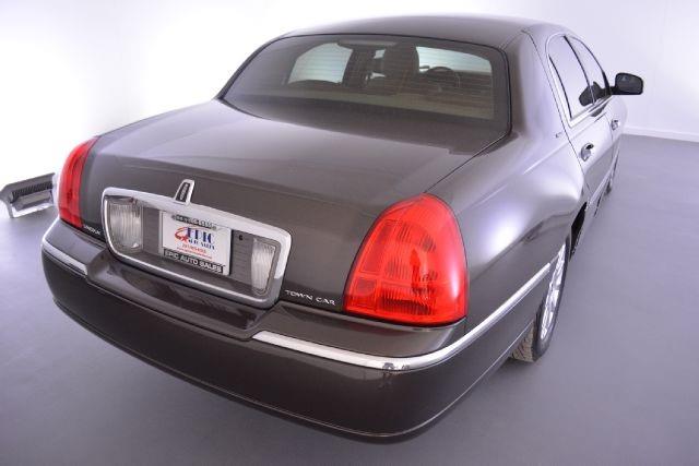 2007 Lincoln Town Car 4dr Sdn SL Auto