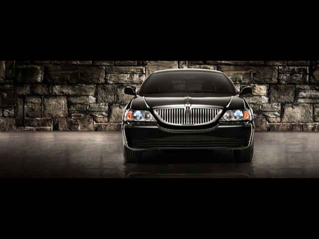 2009 Lincoln Town Car Ram 1500 Magnum