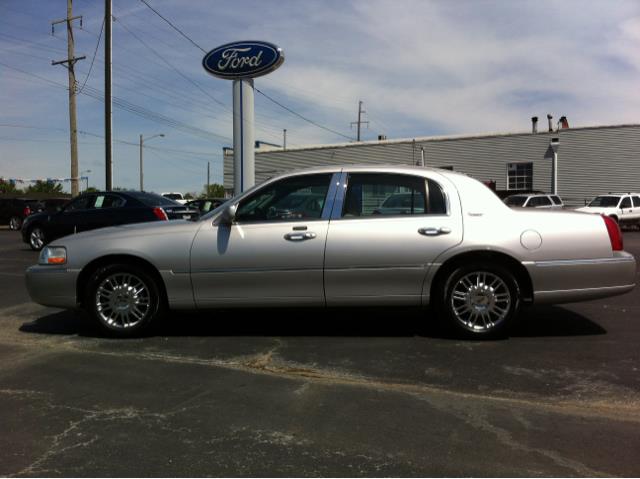 2010 Lincoln Town Car DOWN 4.9 WAC