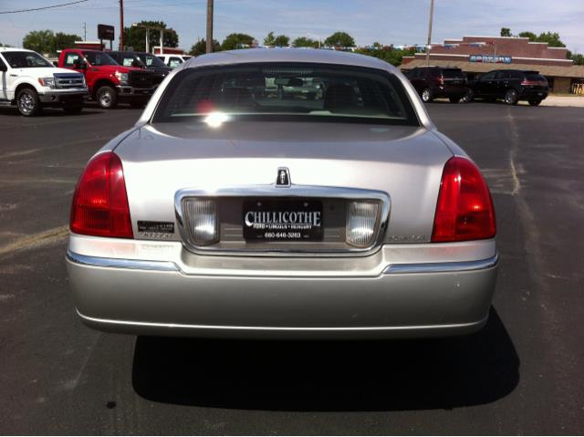2010 Lincoln Town Car DOWN 4.9 WAC