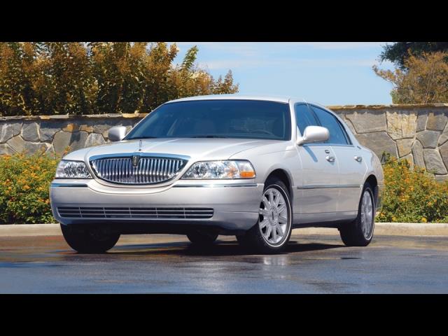 2011 Lincoln Town Car Ram 1500 Magnum