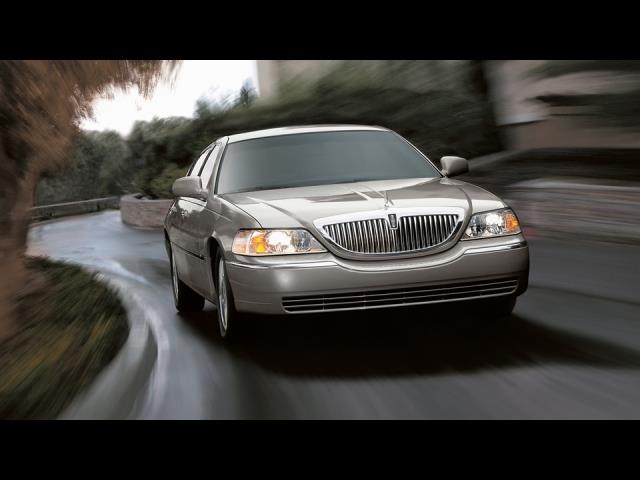2011 Lincoln Town Car Ram 1500 Magnum