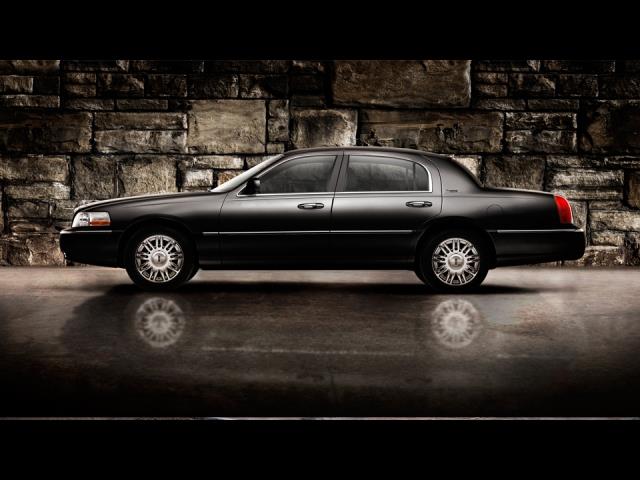 2011 Lincoln Town Car Ram 1500 Magnum