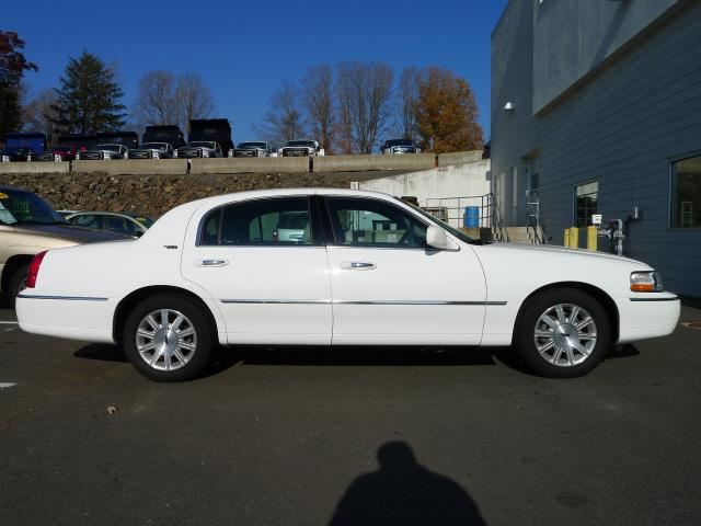 2011 Lincoln Town Car DOWN 4.9 WAC