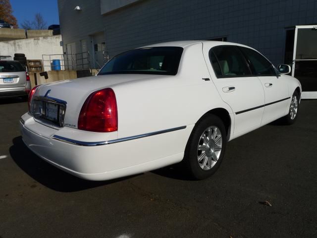 2011 Lincoln Town Car DOWN 4.9 WAC