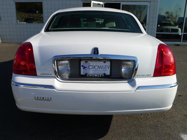2011 Lincoln Town Car DOWN 4.9 WAC