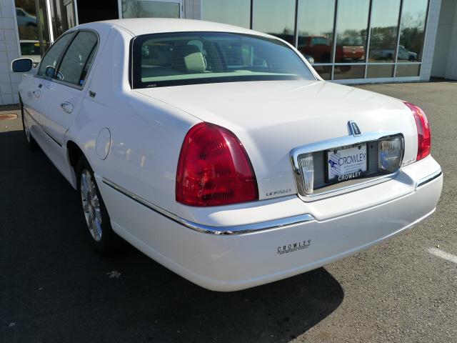 2011 Lincoln Town Car DOWN 4.9 WAC