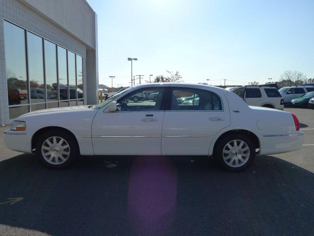 2011 Lincoln Town Car DOWN 4.9 WAC