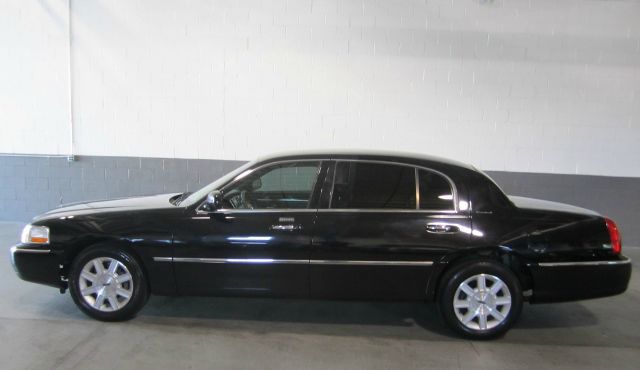 2011 Lincoln Town Car Club Cab 155 WB HD