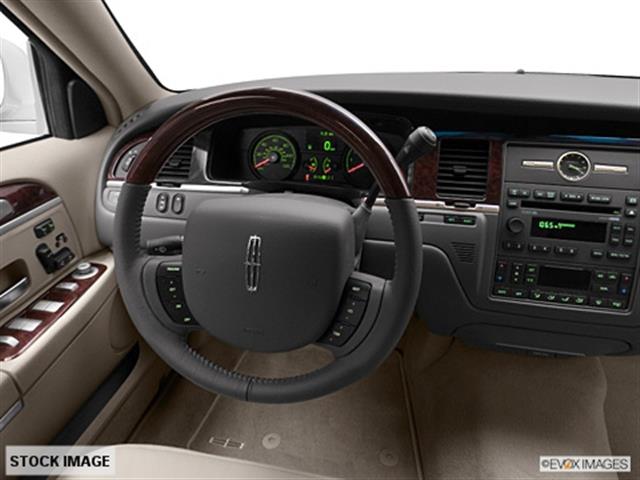 2011 Lincoln Town Car Unknown