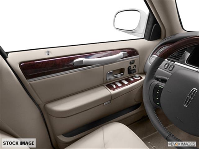 2011 Lincoln Town Car Unknown