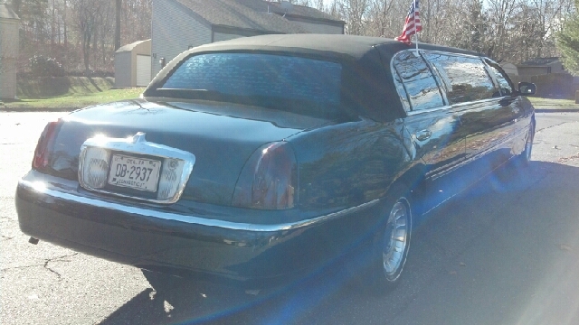 1999 Lincoln Town Car Limousine 4dr Sdn I4 CVT ULEV