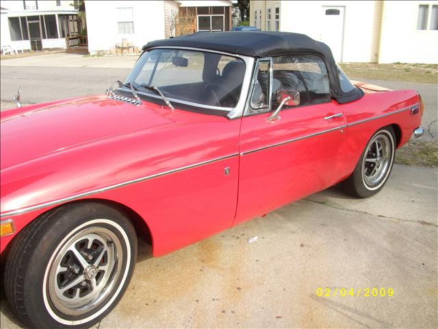 1971 MG MGB Base FWD 4-door SUV I4 2.2L
