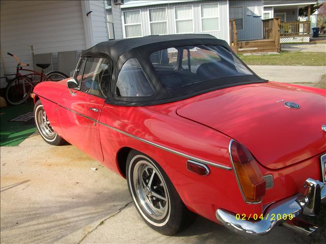 1971 MG MGB Base FWD 4-door SUV I4 2.2L