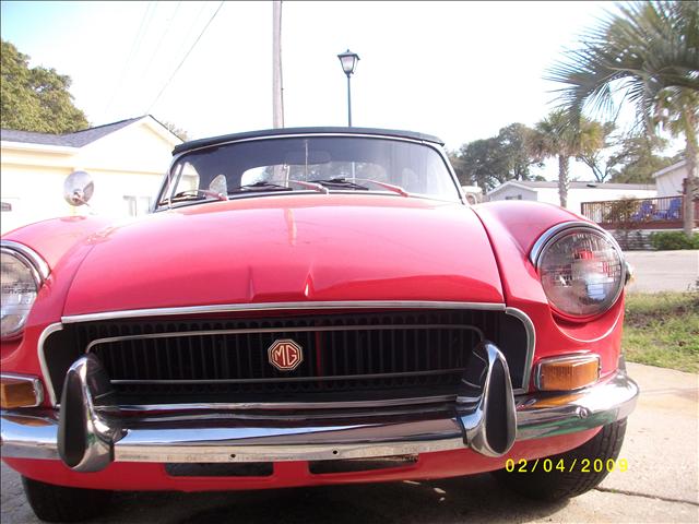 1971 MG MGB Base FWD 4-door SUV I4 2.2L
