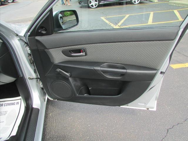 2004 Mazda 3 FWD W/3rd Row