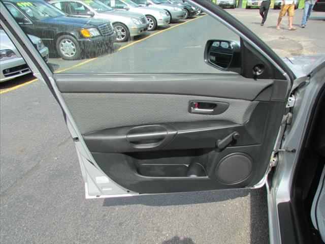 2004 Mazda 3 FWD W/3rd Row