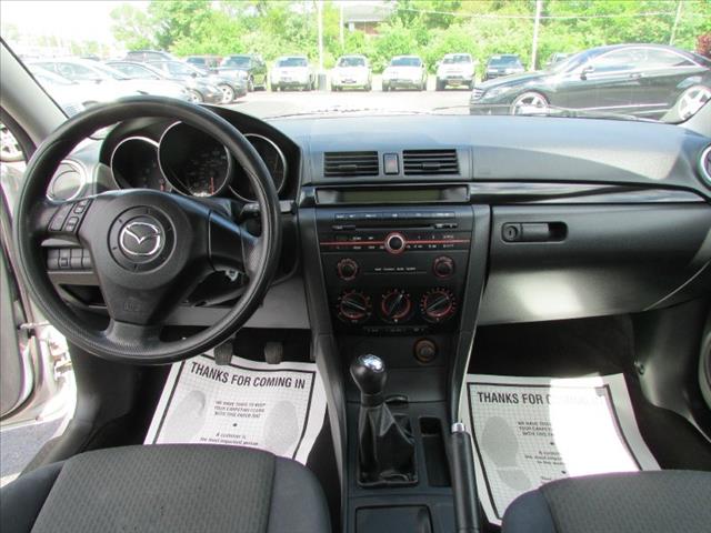 2004 Mazda 3 FWD W/3rd Row