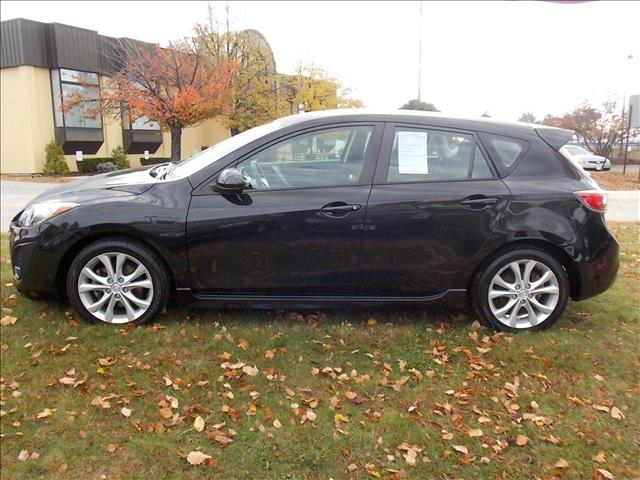 2011 Mazda 3 Blk-wht