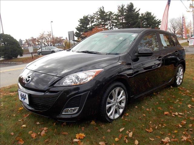 2011 Mazda 3 Blk-wht