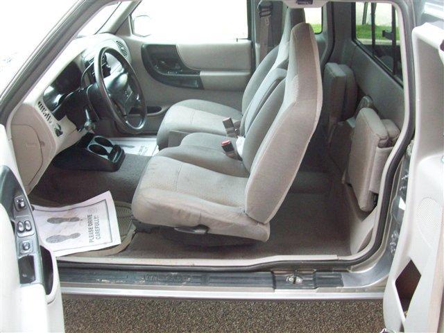 2000 Mazda B-Series SE