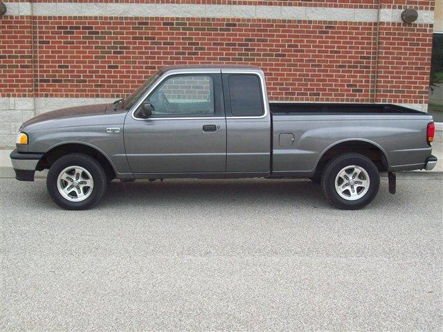 2000 Mazda B-Series SE