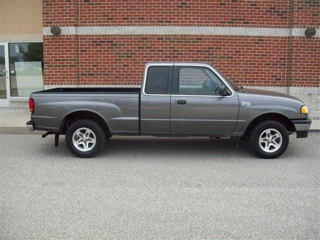 2000 Mazda B-Series SE