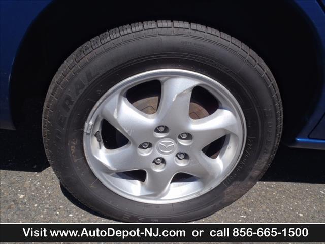 2000 Mazda MPV 4dr Sdn Auto LE (natl) Sedan